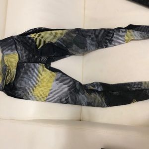 90 degree by reflex yellow and black XS leggings